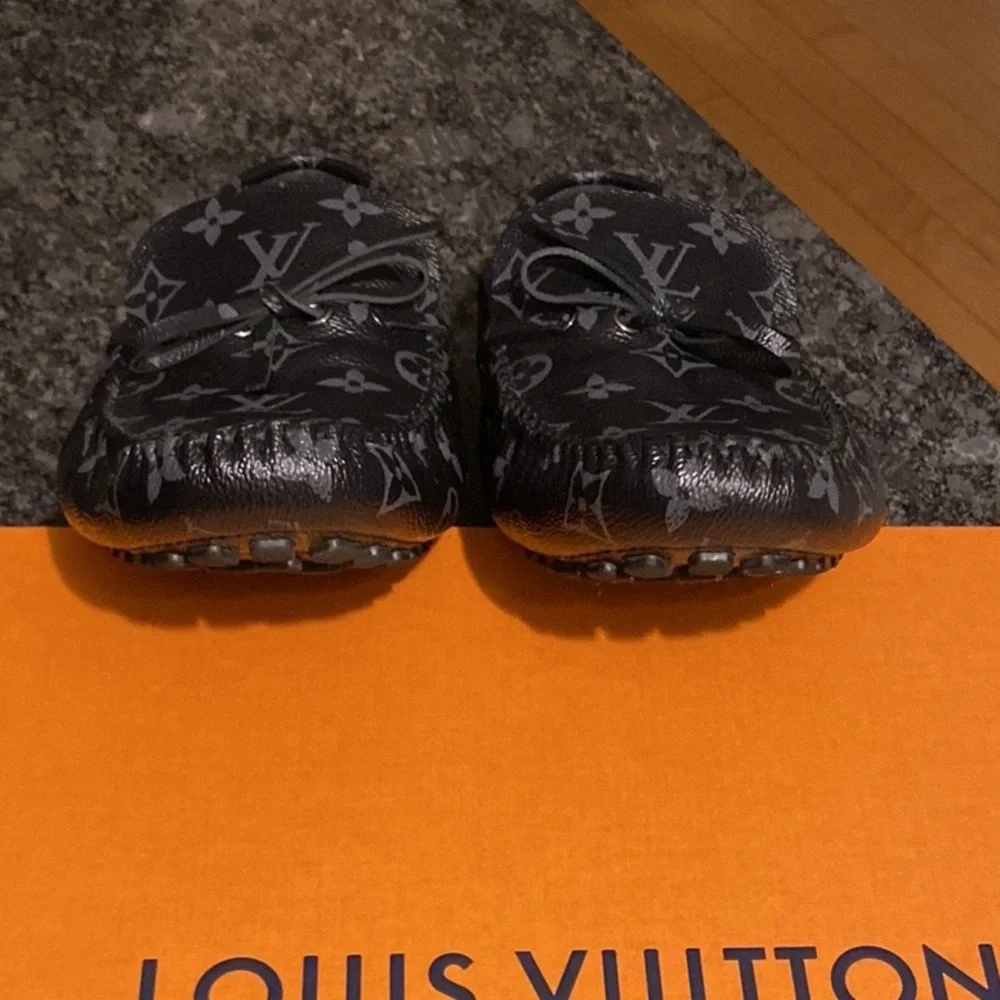 🦁 Louis Vuitton LV Monogram Eclipse Loafers - Picture 11 of 17